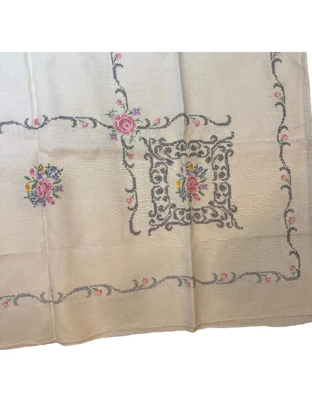 Vintage Cross Stitch Embroidery Floral Handmade Tablecloth With 5 Matching Napki